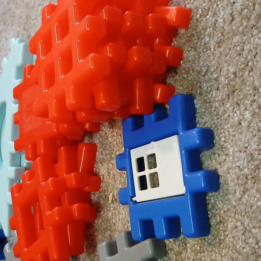 Vibrant Building Blocks Set with Windows - Picture 4 of 6